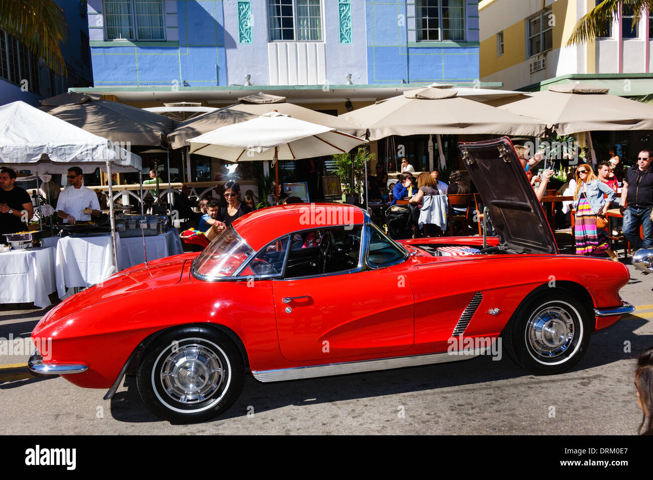 Miami Beach Florida, Ocean Drive, Art Deco Weekend, festival, fiera di strada, mostra di automobili d'epoca classica, 1962 Chevrolet Chevy Corvette, rosso, FL14012213 Foto Stock