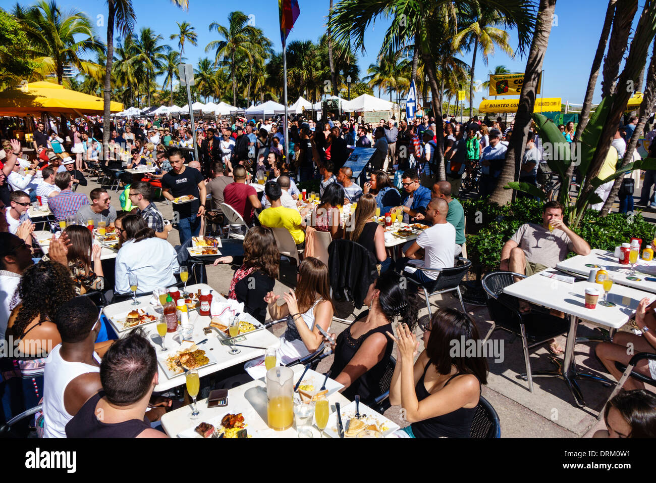 Miami Beach Florida, Ocean Drive, Art Deco Weekend, festival, fiera di strada, evento, Palace Bar, ristorante ristoranti cibo mangiare fuori caffè caffè bistrot Foto Stock