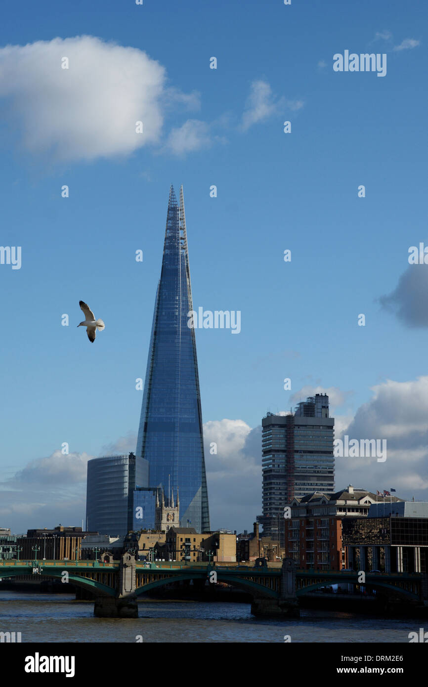 La Shard oltre il Tamigi Foto Stock