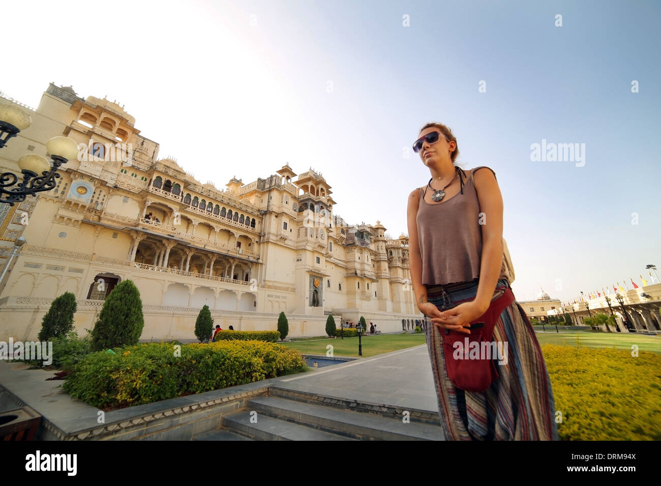 Turista femminile a Udaipur Palace Foto Stock