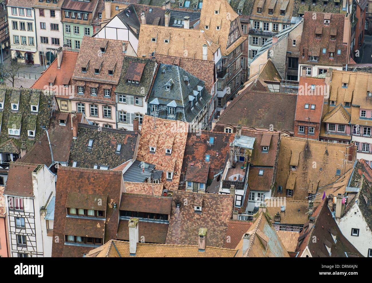 Vue aérienne de Strasbourg depuis la plateforme de la cathédrale. Vista aerea della città di Strasburgo dalla cattedrale. Foto Stock
