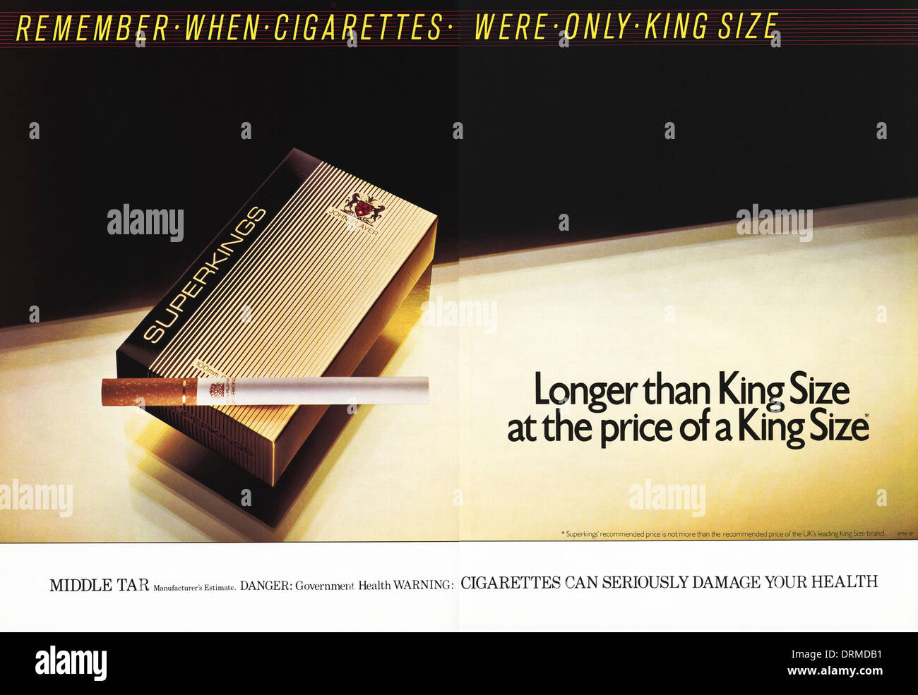Negli anni ottanta la rivista di moda a doppia pagina di pubblicità pubblicità JOHN PLAYER sigarette Superkings con avvertimento per la salute, annuncio circa 1983 Foto Stock