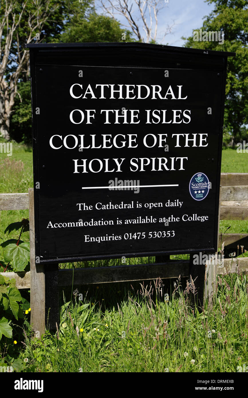 Cattedrale delle Isole e il Collegio dello Spirito Santo segno a Millport sull'Isola di Gran Cumbrae, Nord Ayrshire, Scozia, Regno Unito Foto Stock