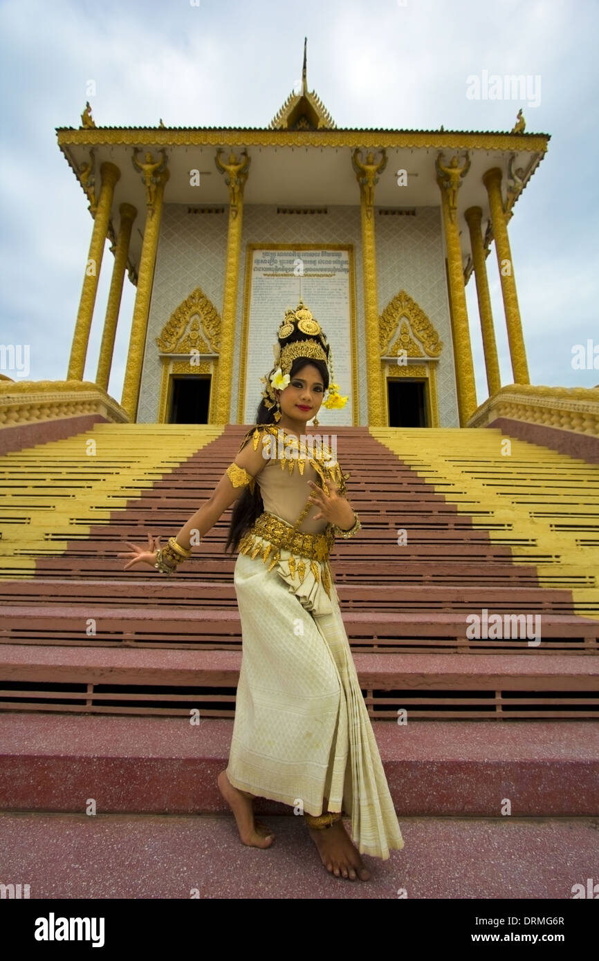 Ballerino di danza Apsara bella femmina soprannaturale nella mitologia asiatica Foto Stock