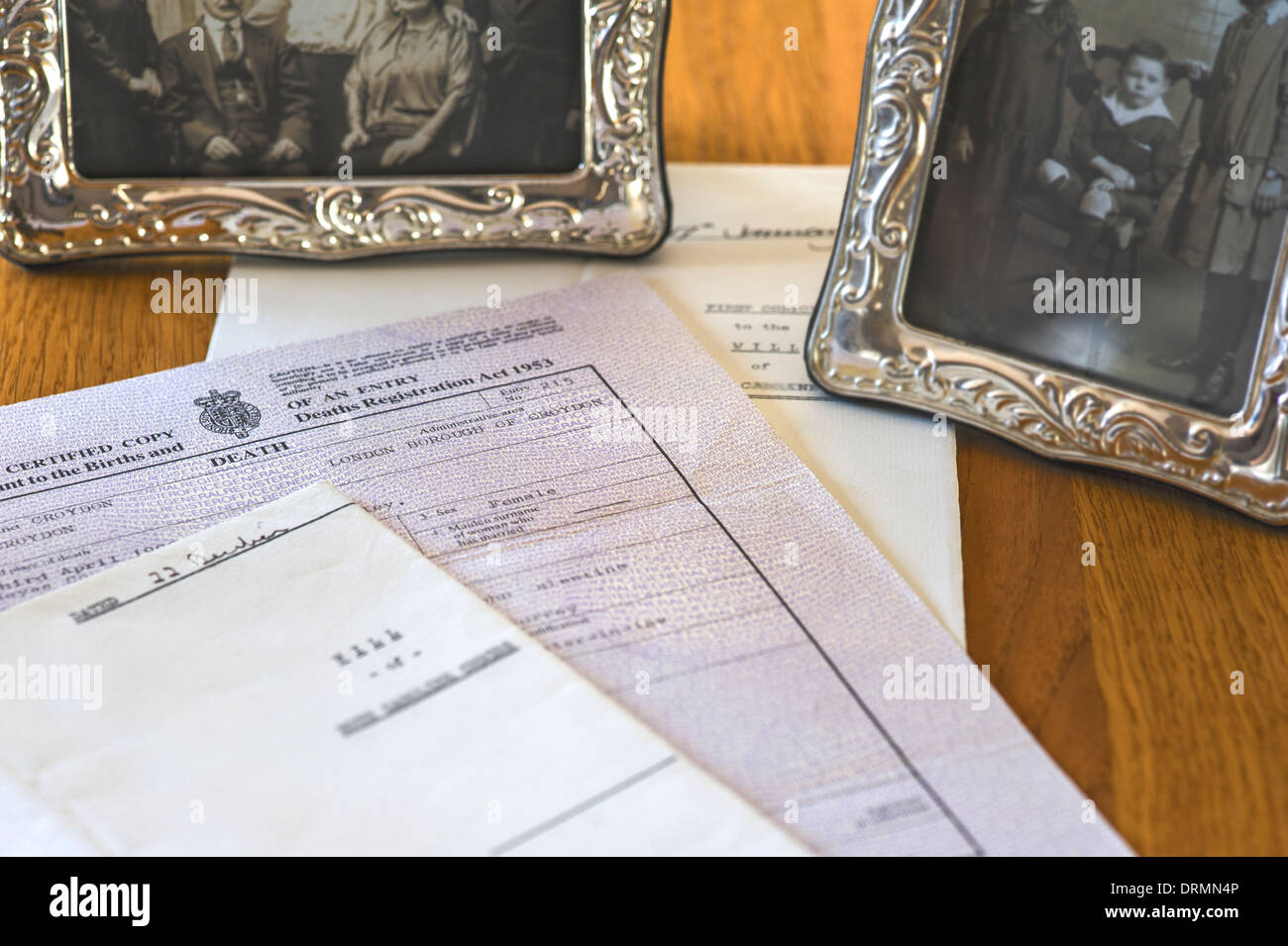 Certificato di morte e will.i record di famiglia e ricordi. Foto Stock