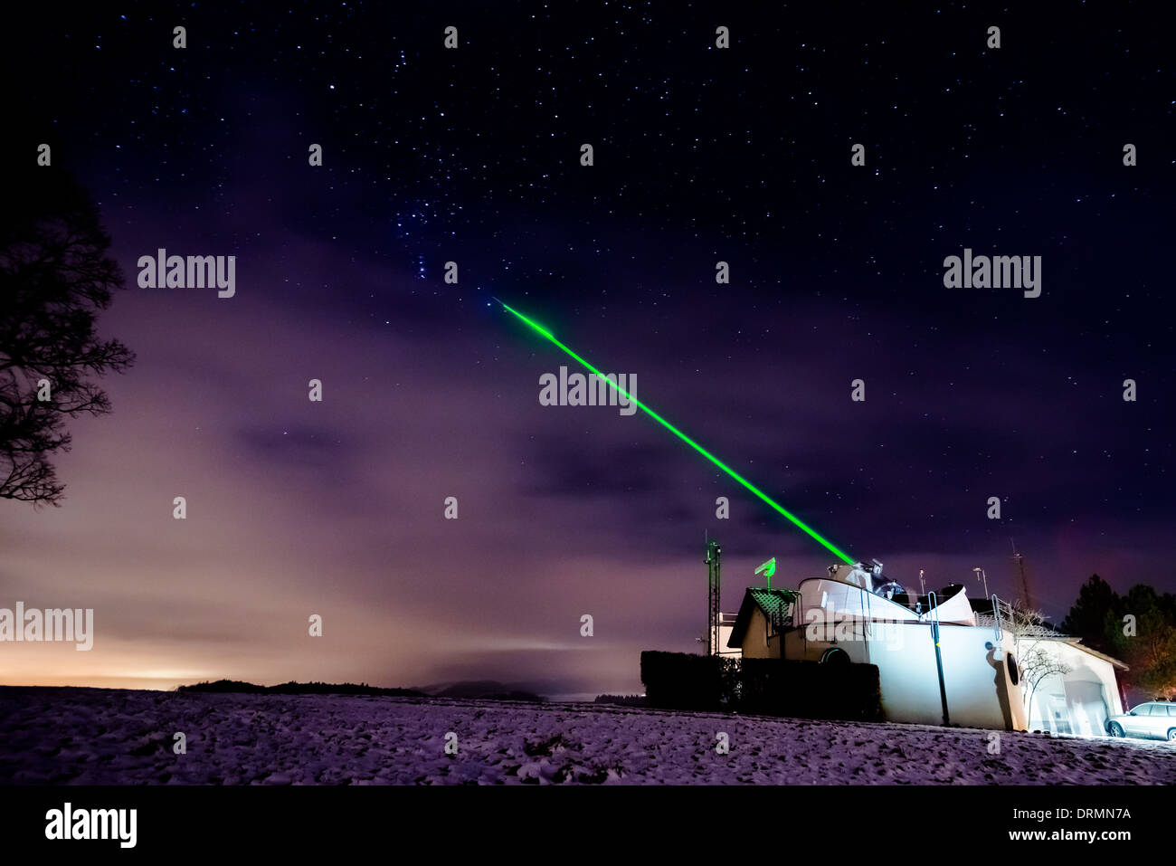 Berna - Jan 22 2014: di Zimmerwald observatoty tracking è sattelites con laser su gennaio 22, 2014 Berna, Svizzera. Foto Stock