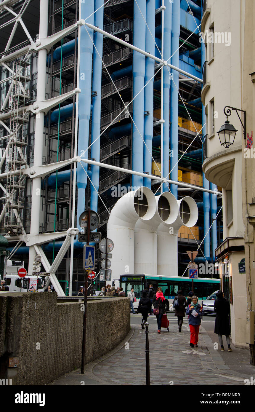 Facciata del Centro Georges Pompidou o Beaubourg, il più grande museo di arte moderna in Europa. Parigi, Francia. Foto Stock