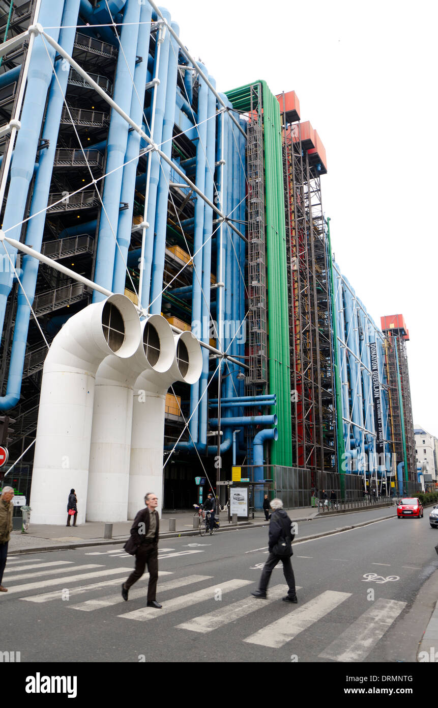 Facciata del Centro Georges Pompidou o Beaubourg, il più grande museo di arte moderna in Europa. Parigi, Francia. Foto Stock