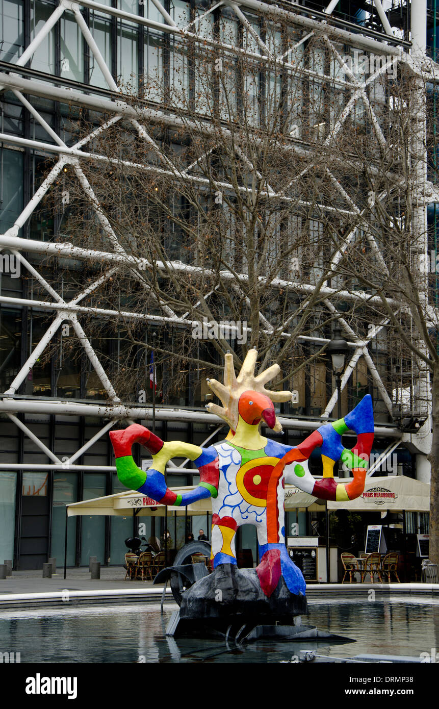 La scultura, parte della Fontana Stravinsky davanti al Centro Georges Pompidou. Parigi, Francia. Foto Stock