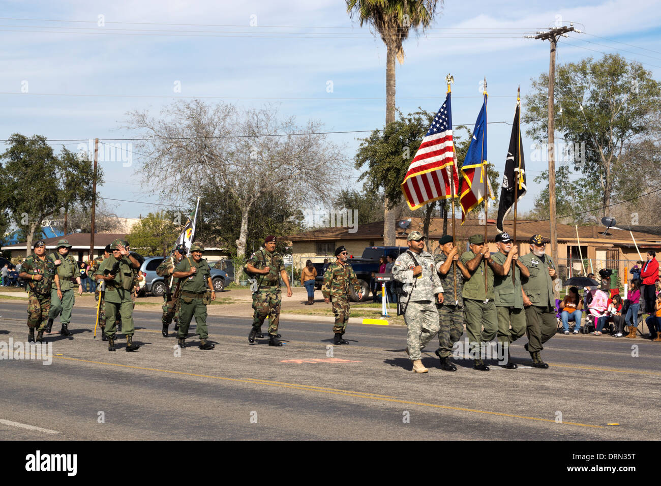 Stati Uniti veterani marciando nel 2014 annuale parata di agrumi in missione, Texas, Stati Uniti d'America Foto Stock