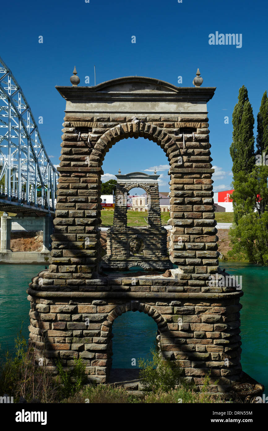 Alexandra storico ponte (1882) attraverso Clutha River, Alexandra di Central Otago, Isola del Sud, Nuova Zelanda Foto Stock