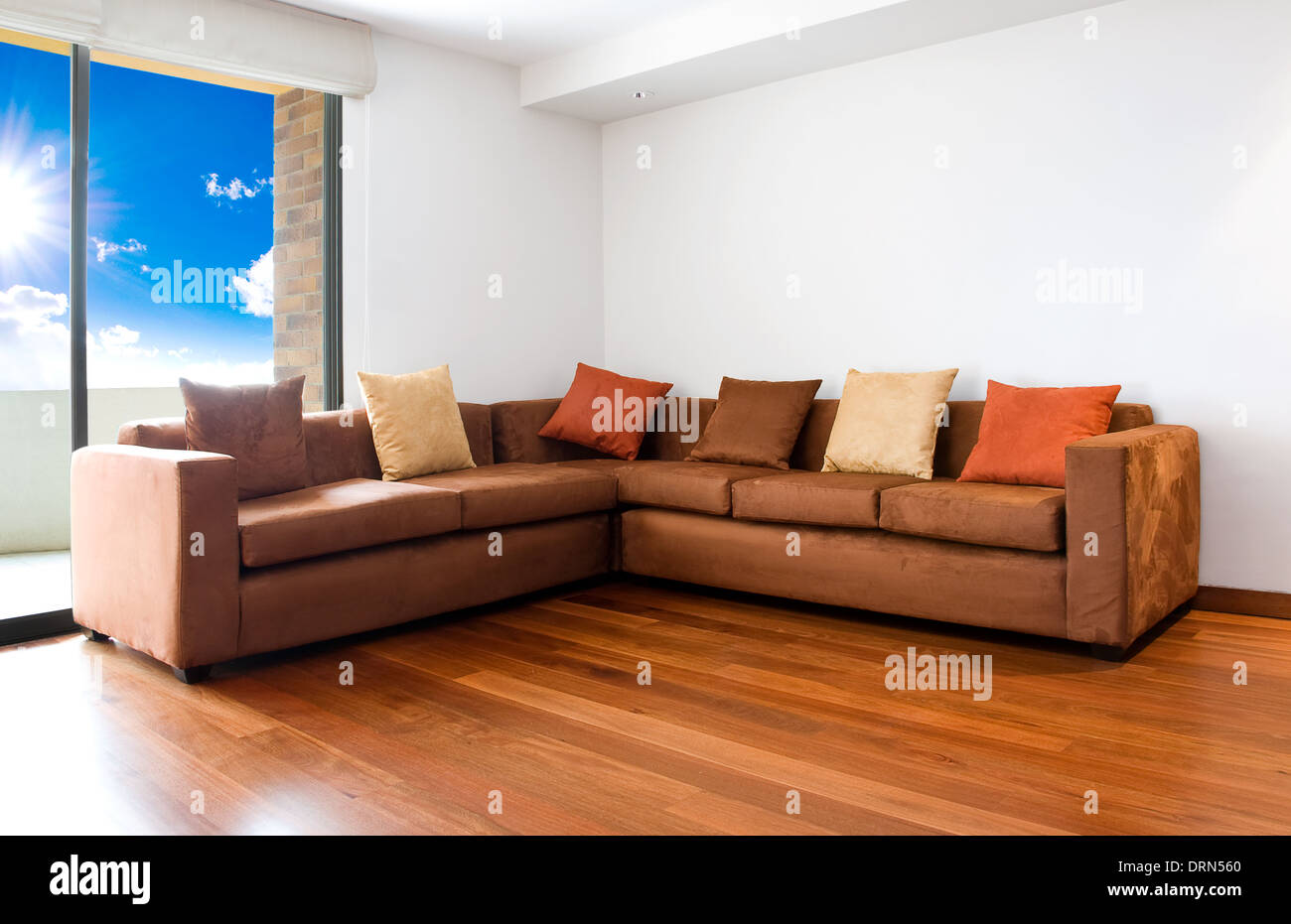 Soggiorno con grande divano - interior design Foto Stock