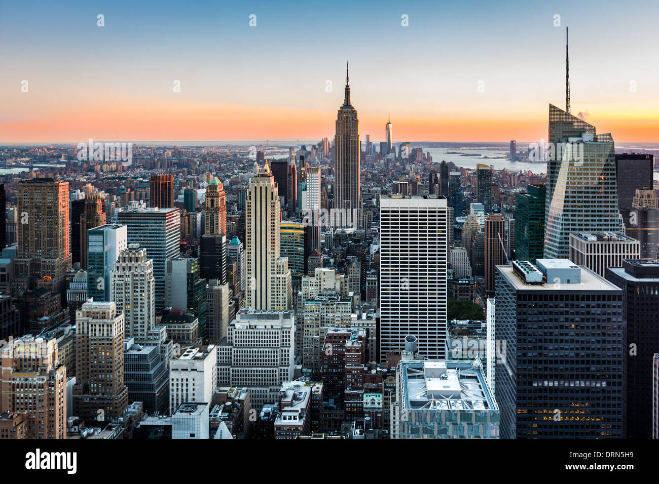 Skyline di New York al tramonto Foto Stock