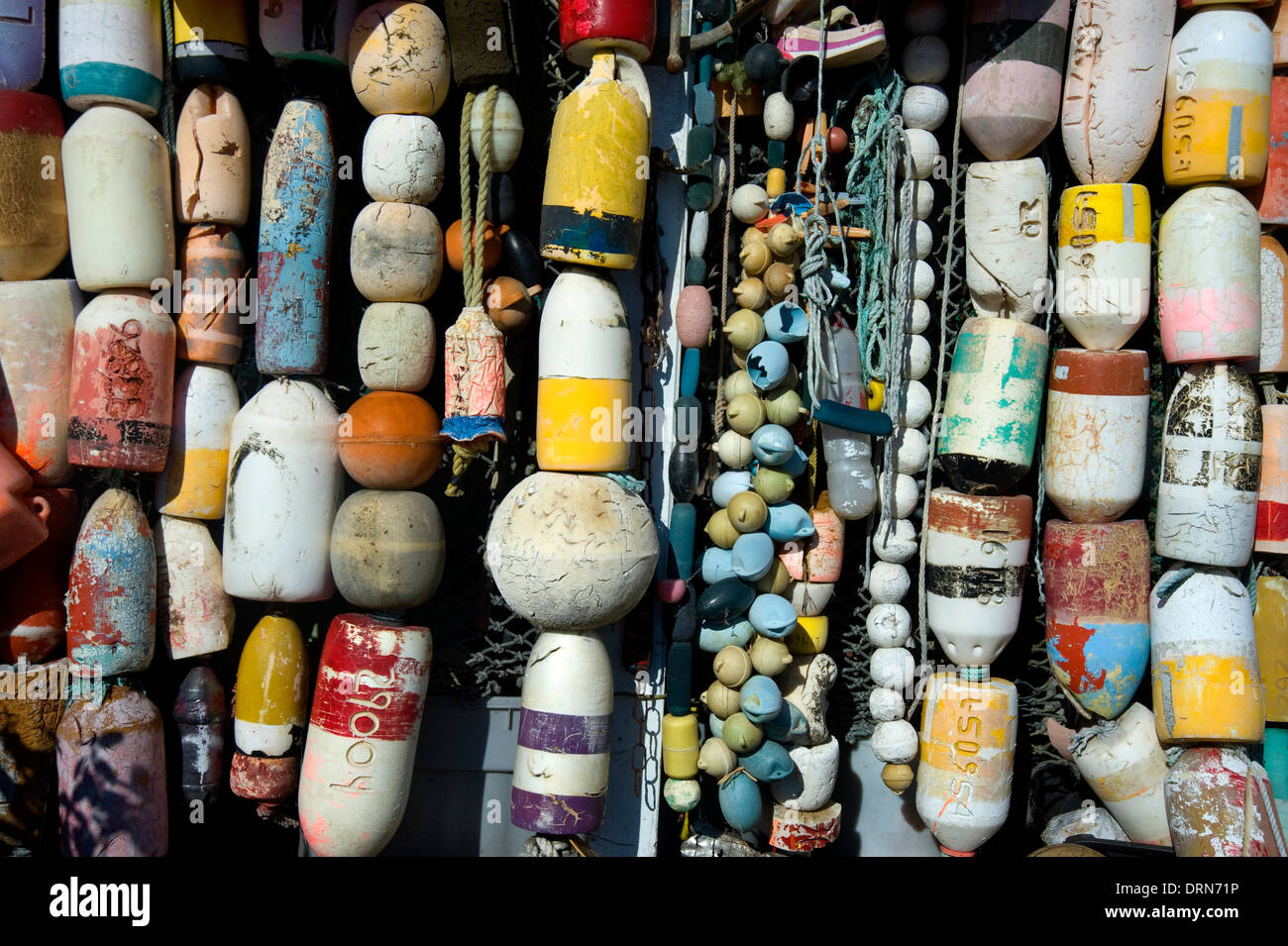 Reliquie nautico utilizzato come abbellimento sulla home esterno al punto Arena, California Foto Stock