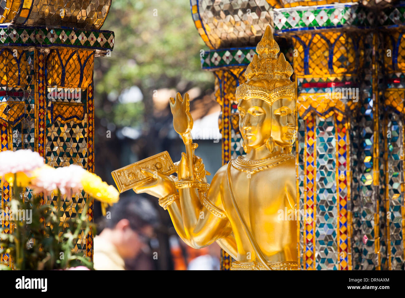 Thao Maha Brahma (Erawan) Santuario nel centro cittadino di Bangkok, Thailandia Foto Stock