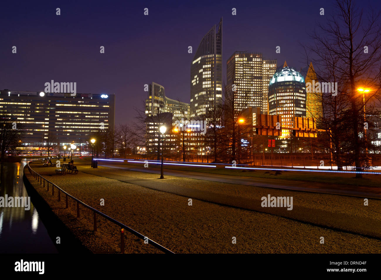 I Paesi Bassi. L'Aia per notte. Edifici governativi Foto Stock