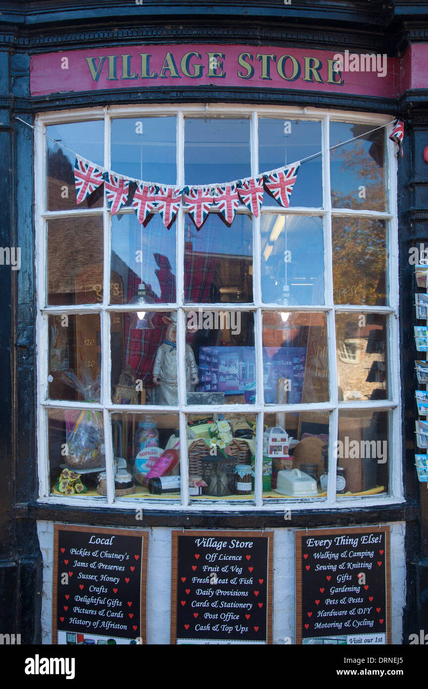 Facciata del villaggio tradizionale shop, Alfriston, nella contea di Sussex, Inghilterra. Foto Stock