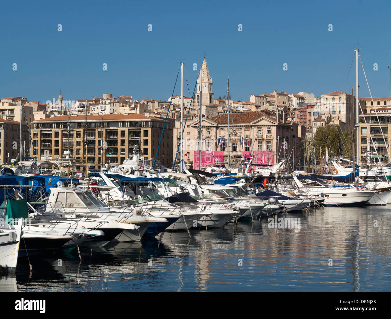 Le barche nel porto vecchio porto di Marsiglia, Provence-Alpes-Côte d'Azur, in Francia, in Europa Foto Stock