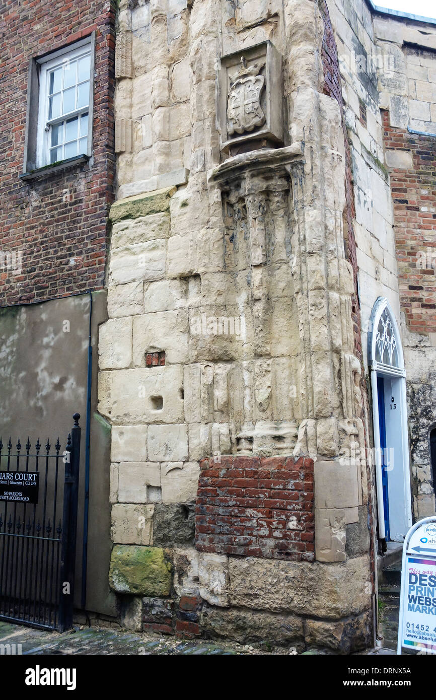 Scanalatura provocata da una saracinesca in medievale Gloucester, Regno Unito. Foto Stock