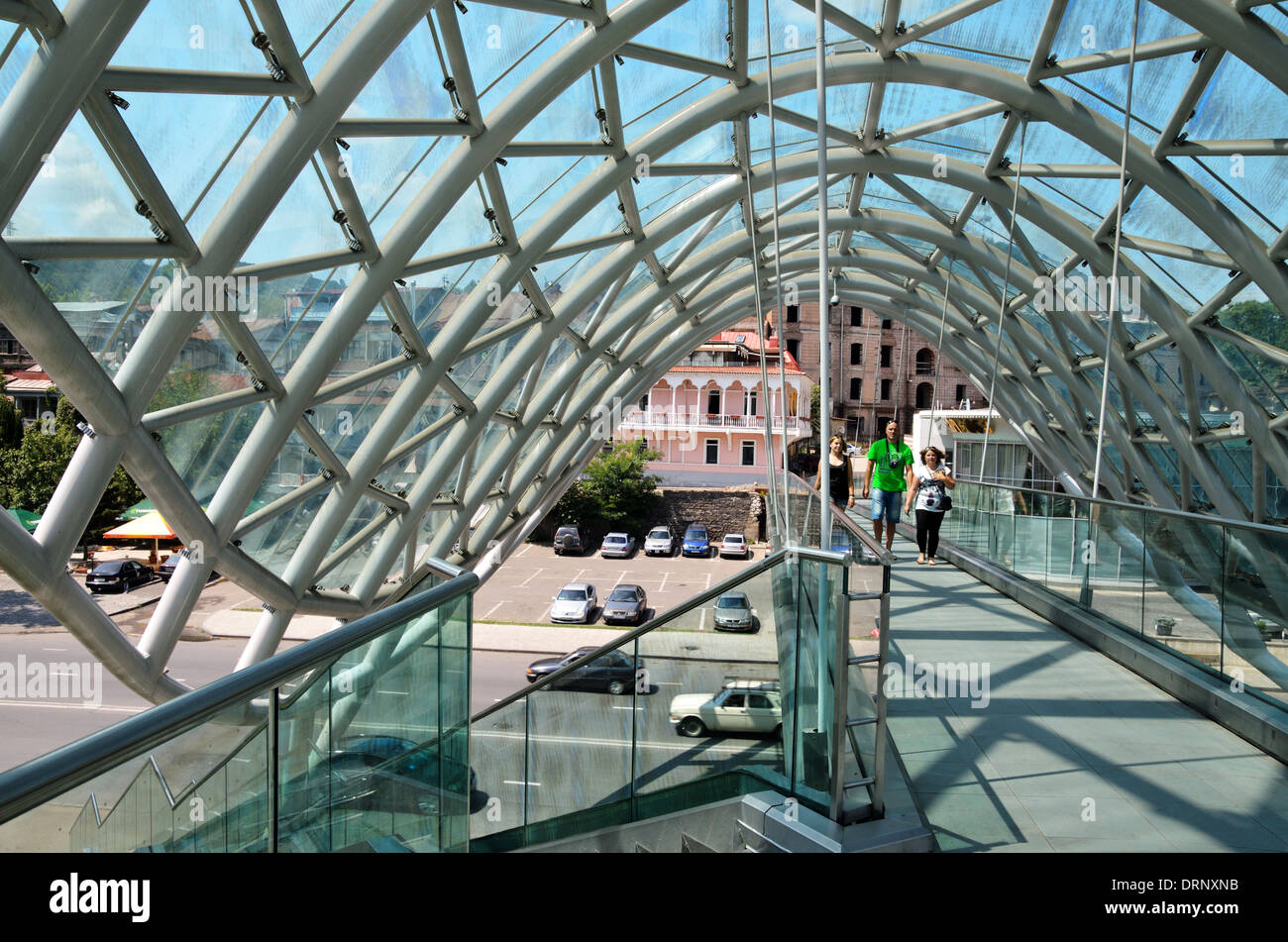 Il ponte della pace, Tbilisi, Georgia - Agosto 2013 Foto Stock