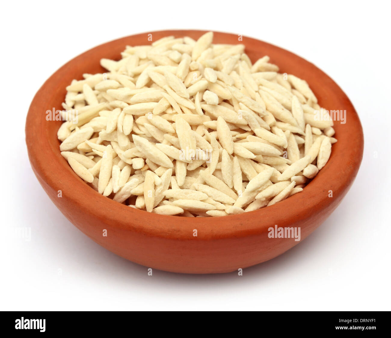Non cotte vermicelli fatti a mano su un ceramiche Foto Stock