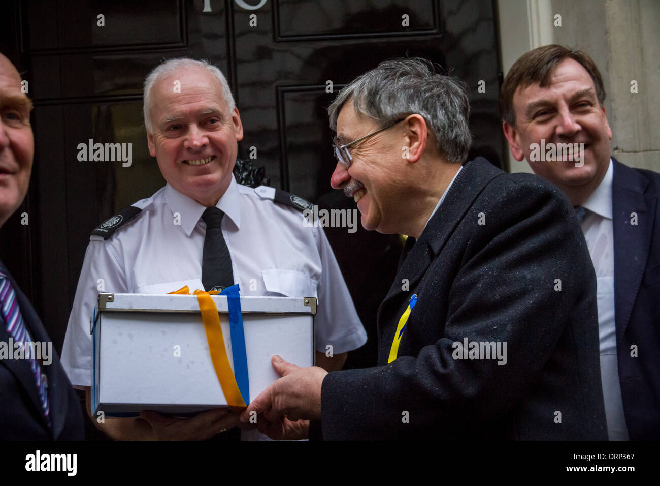 Ucraino protesta Euromaidan Petizione al 10 di Downing Street a Londra Foto Stock