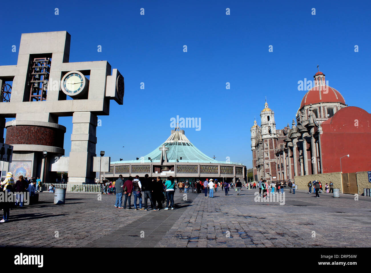 La vecchia e la nuova Basilica di Guadalupe, Città del Messico, Messico Foto Stock