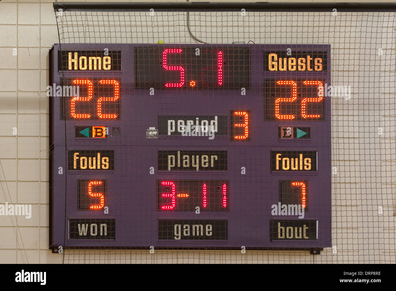 Sport Indoor scoreboard con rete di protezione Foto Stock