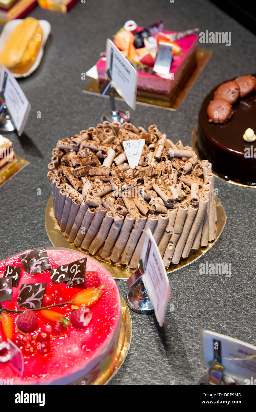 Pasticceria e Chocolatier Carbillet shop in Rue des Forges di Digione in Borgogna Francia Foto Stock