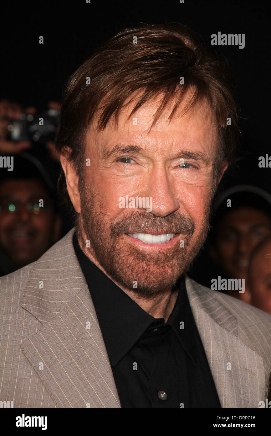 Chuck Norris al 'La sostituzione delle parti soggette a usura 2' Los Angeles Premiere, Chinese Theatre, Hollywood, CA 08-15-12 Foto Stock