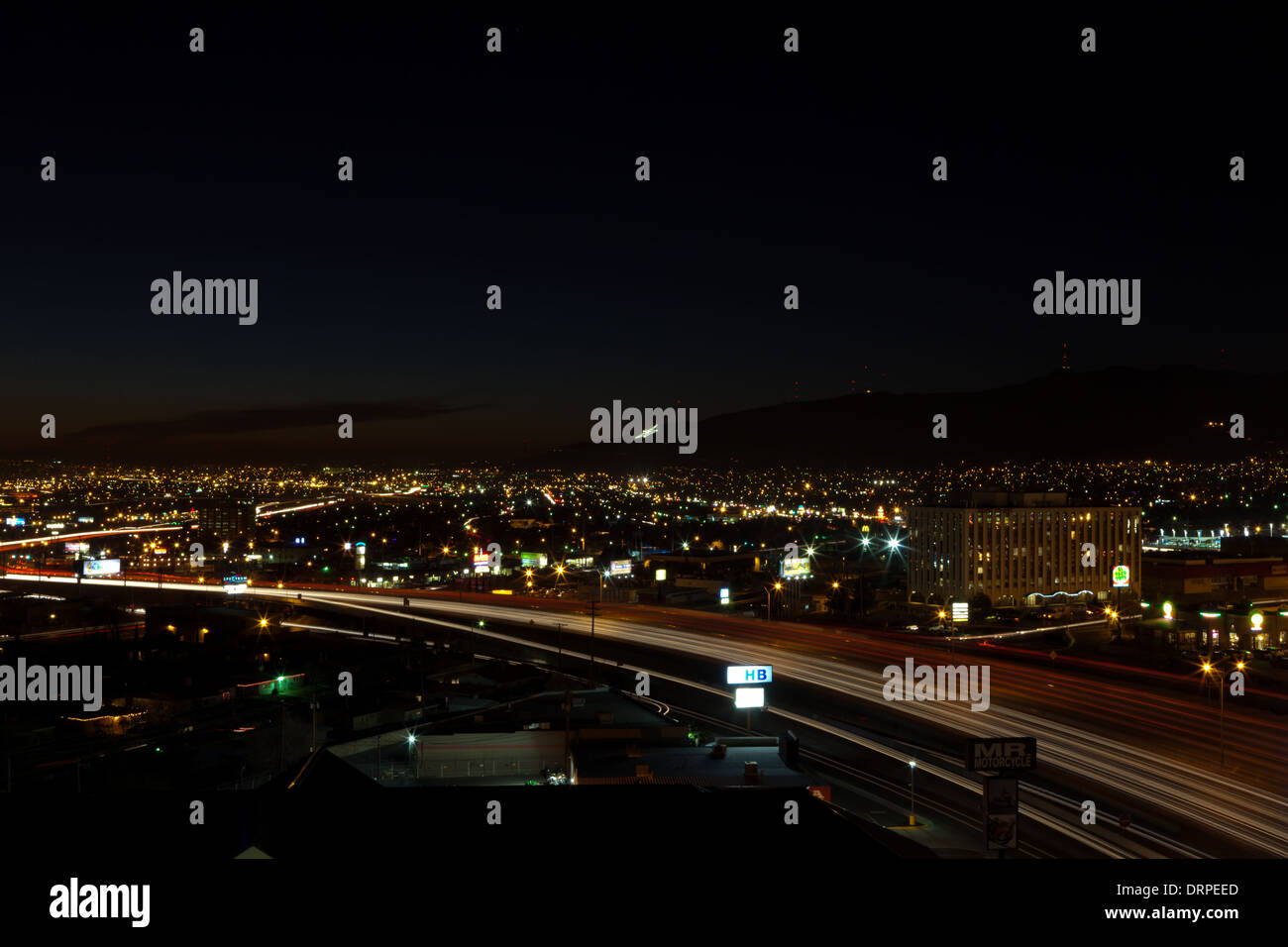 Vista di El Paso, TX dalla parte superiore di un edificio per uffici. La stella in montagna può essere visto in lontananza Foto Stock