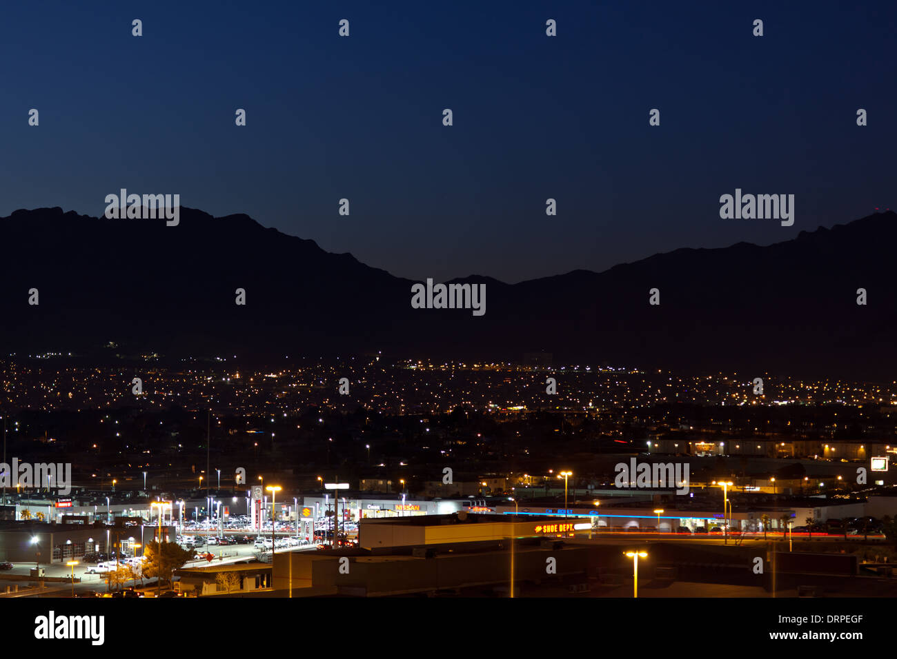 Vista del nord-est El Paso, TX dalla parte superiore di un edificio per uffici. Foto Stock