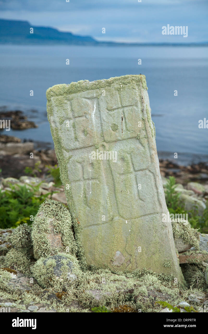 Cross-colonne scolpite da un sesto secolo monastero, Inishmurray island, nella contea di Sligo, Irlanda. Foto Stock