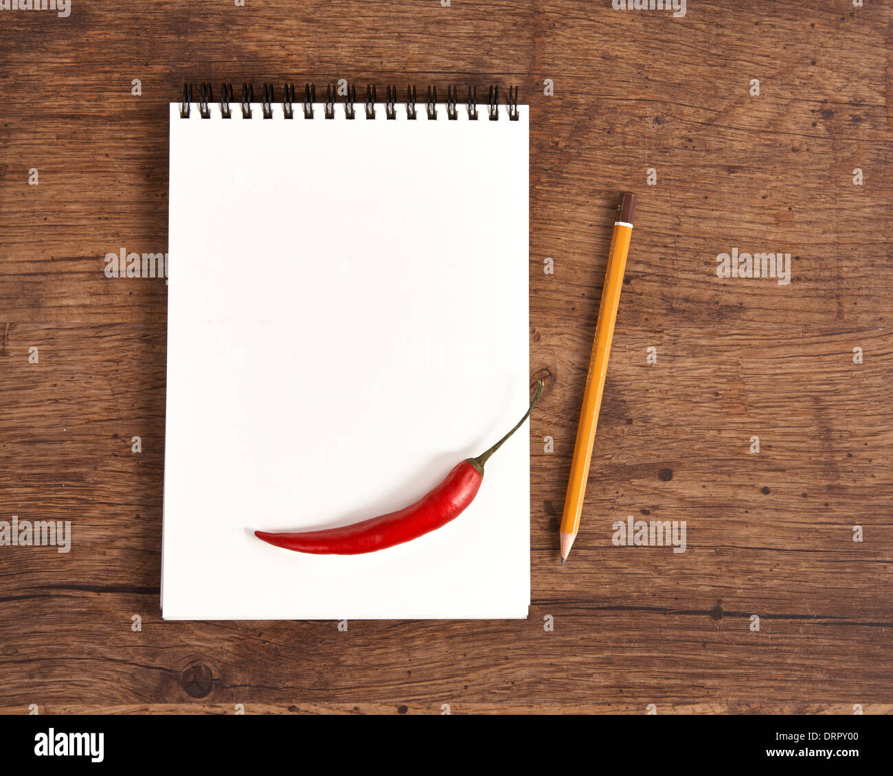 Blank notepad per ricette con pepe per la vostra lista della spesa Foto Stock