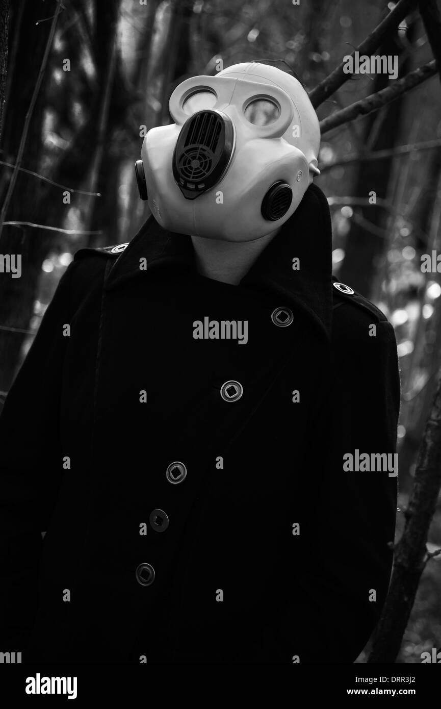 Persona con maschera a gas Foto stock - Alamy
