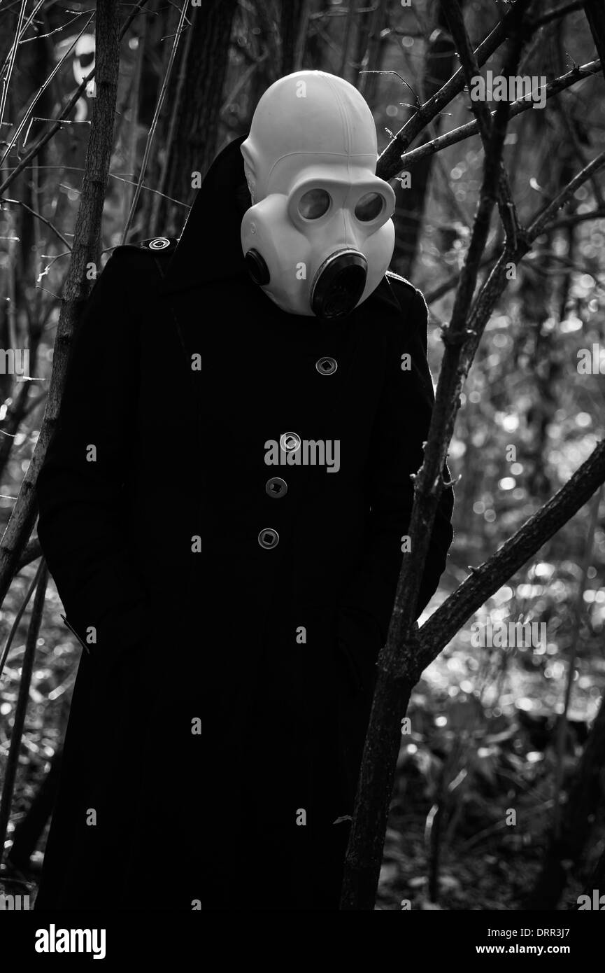 Persona con maschera a gas Foto Stock