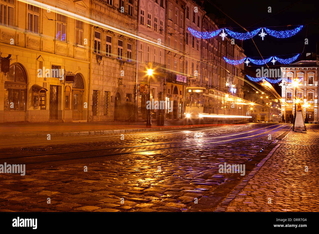 Il semaforo di vecchia città europea Foto Stock
