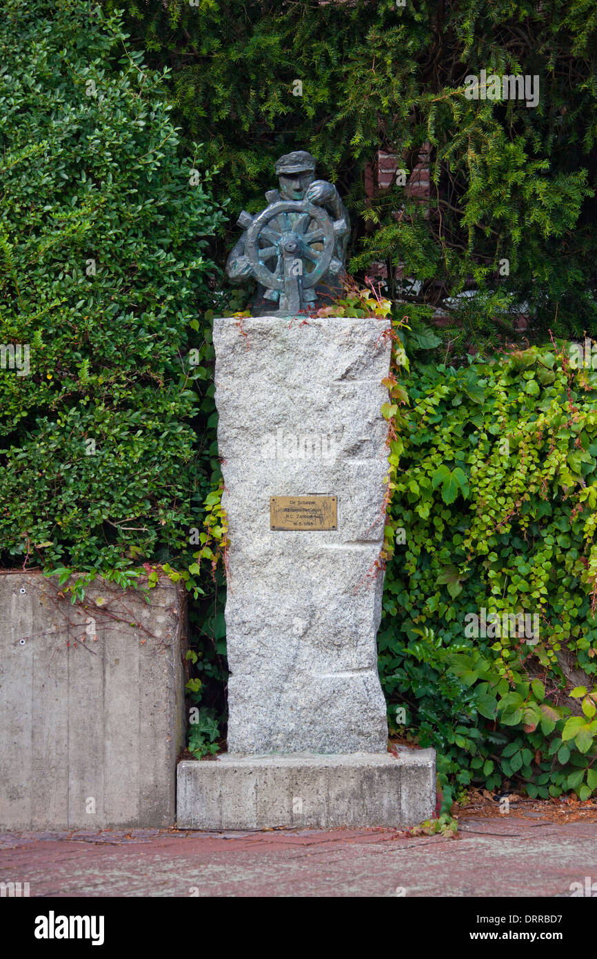 Scultura De Schipper dall artista Joris Baudion a Walsrode, Lüneburg Heath / Lunenburg brughiera, Bassa Sassonia, Germania Foto Stock