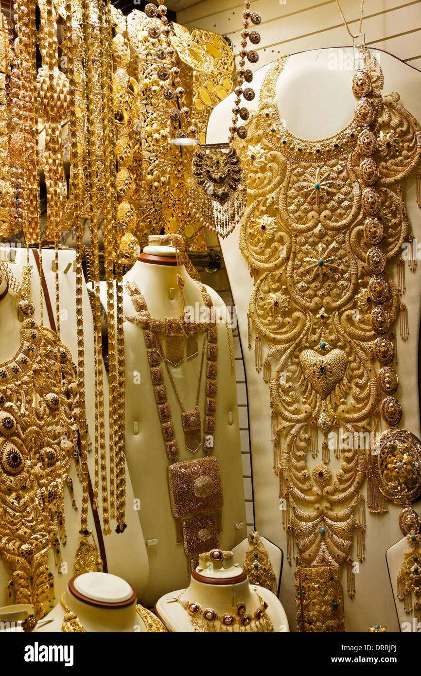 Gioielli in oro in vetrina di gold souk di Dubai, Emirati Arabi Uniti Foto  stock - Alamy