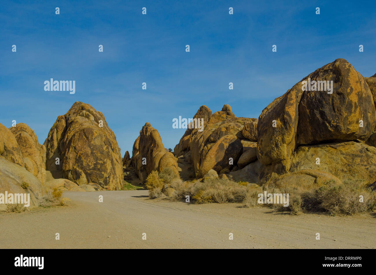 Un sentiero in Alabama Hills, vicino a Lone Pine CA Foto Stock