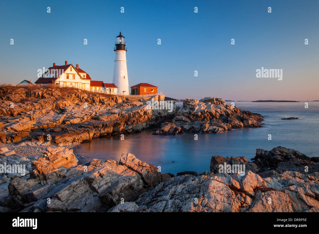 Gli inverni di alba a Portland Head Lighthouse vicino a Portland, Maine, Stati Uniti d'America Foto Stock