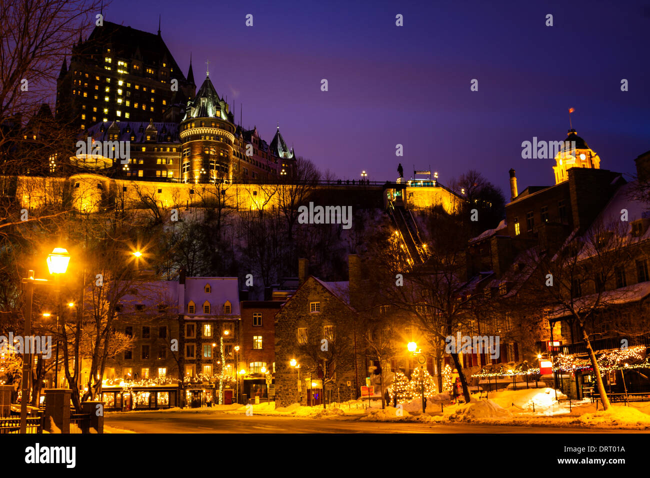Twilight cade Chateau Frontenac e Place-Royale, Québec, Canada Foto Stock