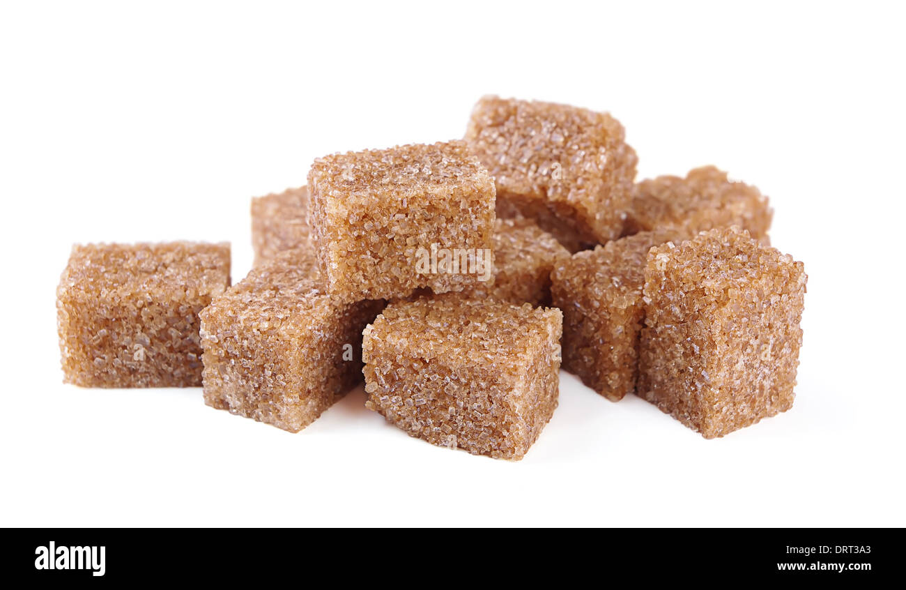 Gruppo di zucchero di canna su sfondo bianco Foto Stock
