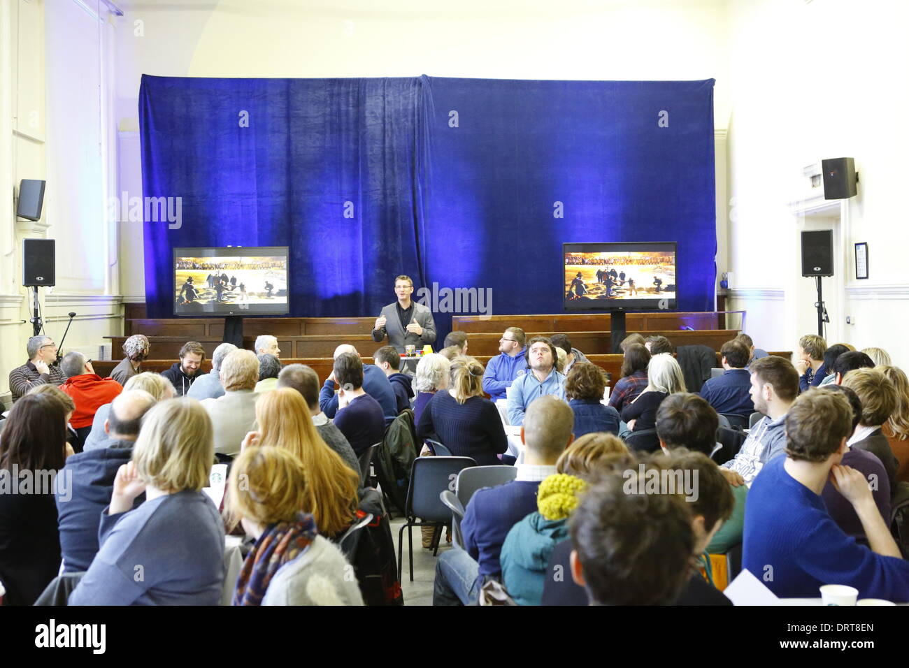 Dublino, Irlanda. Il 1 febbraio 2014. Il Revd Rob Jones, uno dei fondatori della annuale conferenza Rubicone, indirizzi pubblico. L'annuale conferenza Rubicone, una santa Trinità (Chiesa d'Irlanda), Rathmines, iniziativa è una conferenza annuale che riunisce persone di dibattito e di collaborare per trovare nuovi modi per coinvolgere la fede in tutte le sfere di influenza. Esso è indirizzato dalla chiesa locale leader, sociali e gli attivisti cristiani, come pure persone di affari e gli sfondi dei supporti. Credito: Michael Debets/Alamy Live News Foto Stock