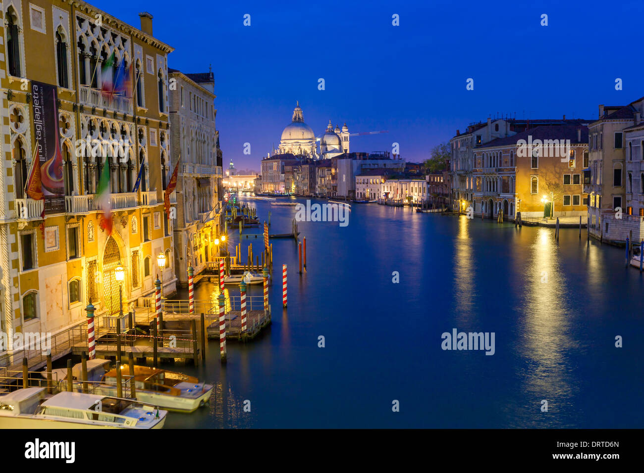 Canal Grande e la chiesa di Santa Maria della Salute, Venezia, Veneto, Italia, Europa Foto Stock