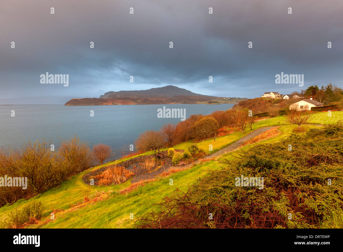 Vista sul Loch Portree, Isola di Skye, Ebridi Interne, Scotland, Regno Unito, Europa. Foto Stock