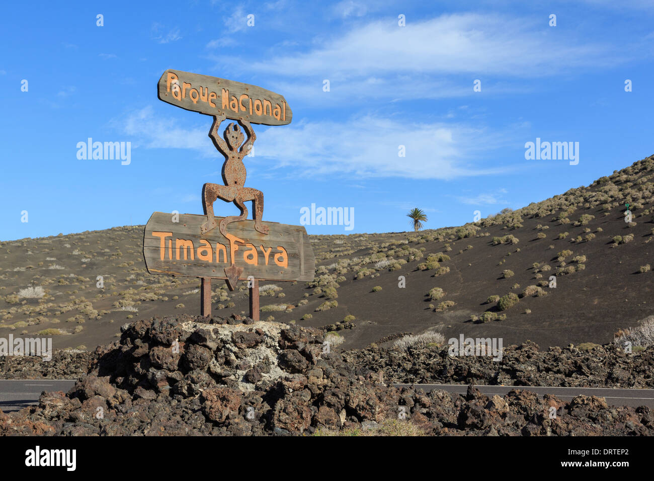 Parco Nazionale di Timanfaya segno per il Fuoco sulle montagne del Parque Nacional de Timanfaya, Lanzarote, Isole Canarie, Spagna Foto Stock