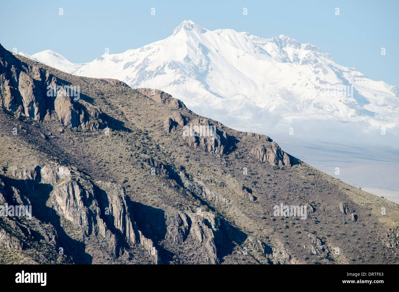 Hualca hualca-vulcano 6025 m. nella valle di Colca. arequipa Perù. Foto Stock