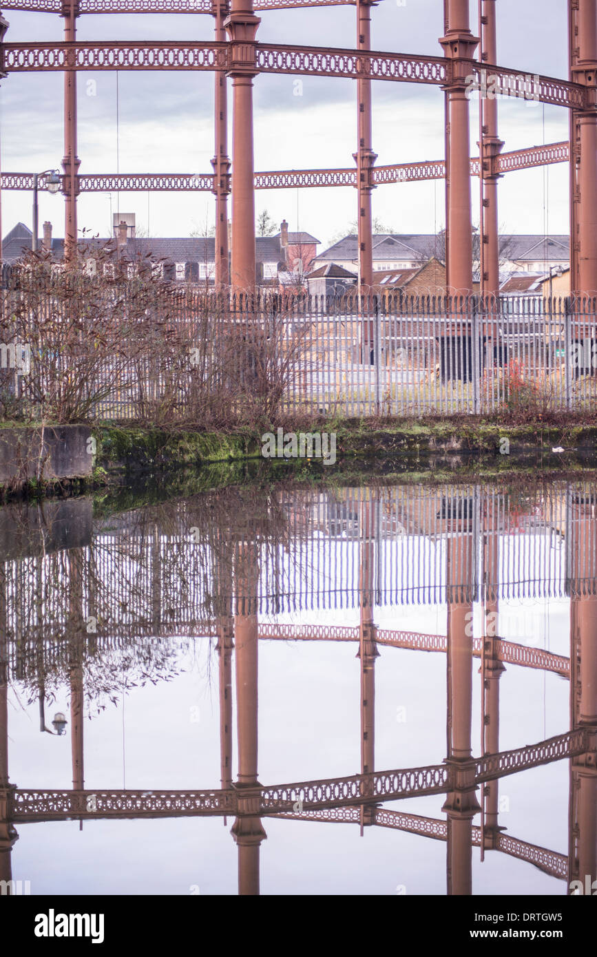 Vecchio di stoccaggio gas titolare nella zona est di Londra Foto Stock