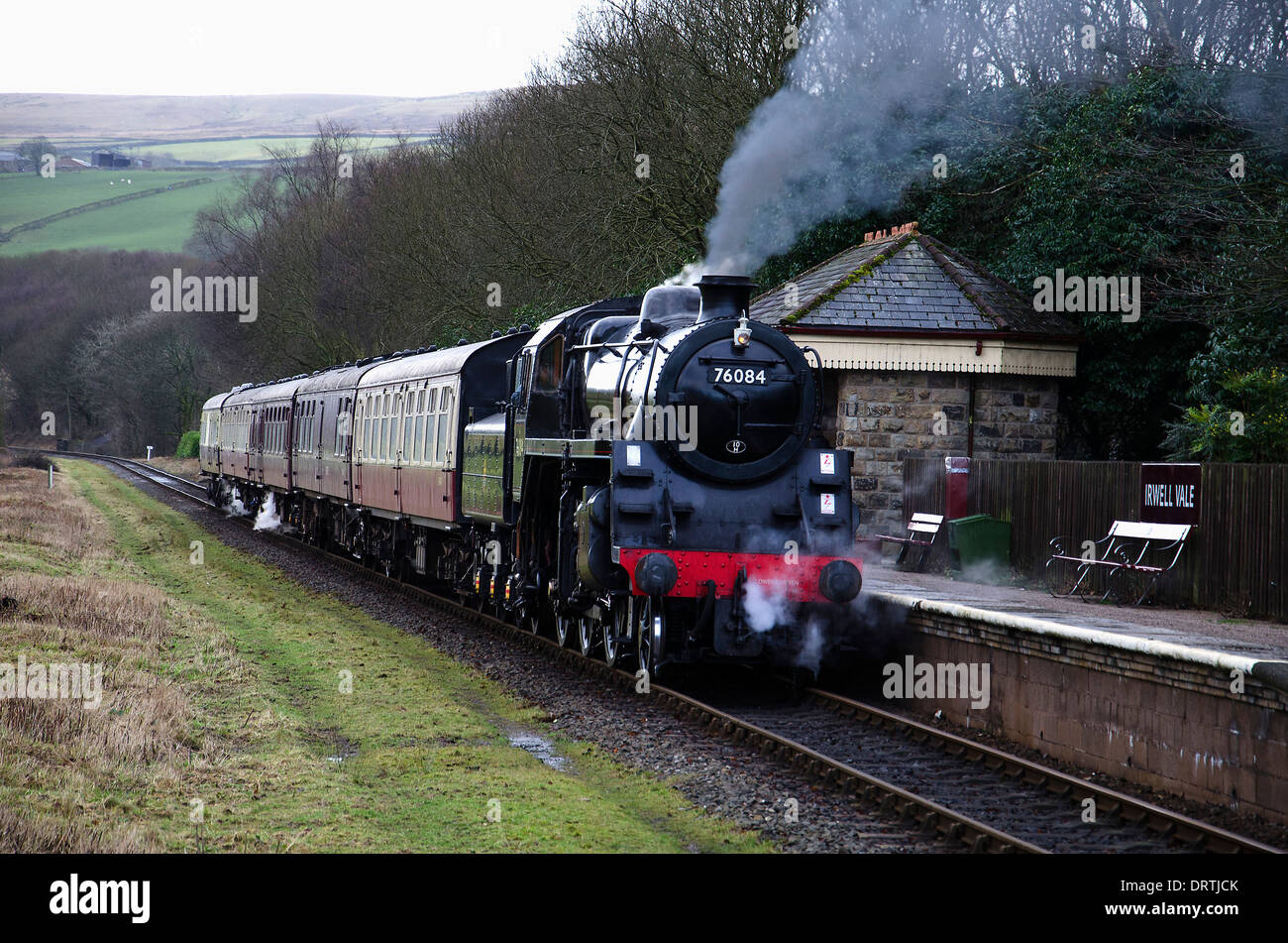 Treno a vapore uscire con il servizio passeggeri sulla linea heritage Foto Stock